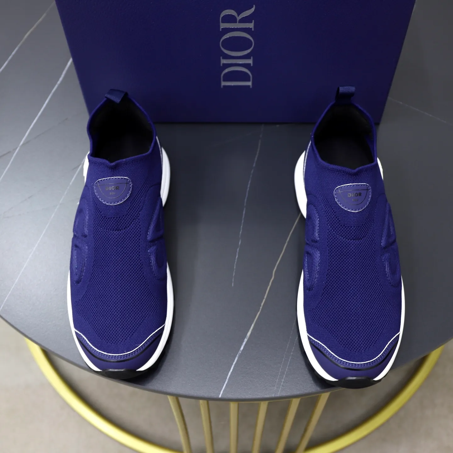 Ex-factory price: 520💰Dior B30’s latest hot model is shipped, the original version is manufactured 1:1 ▪️ Fabric: Original customized fly weave ▪️ Lining: Imported breathable mesh ▪️ Sole: Original molded non-slip outsole ▪️ Size: 38-46 (45 and 46 are custom-made and cannot be returned or exchanged)